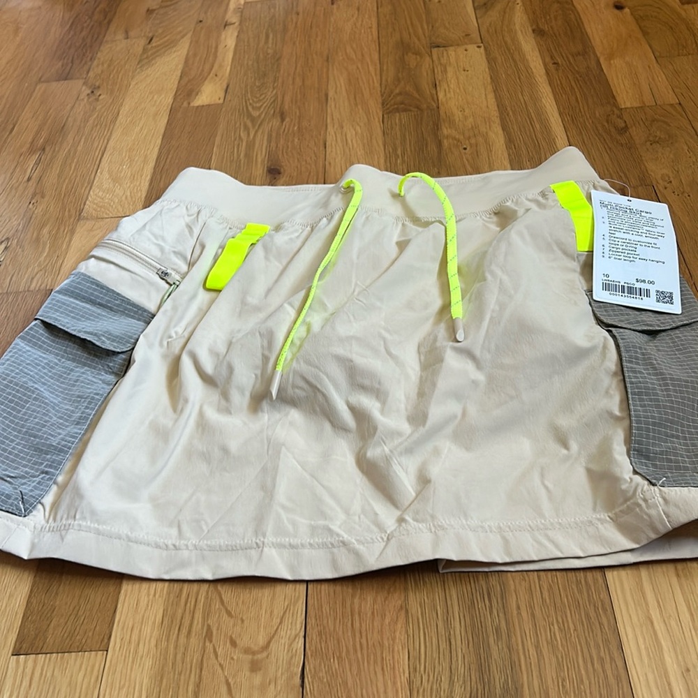 lululemon athletica Beige Skirt with Neon Yellow Accents
